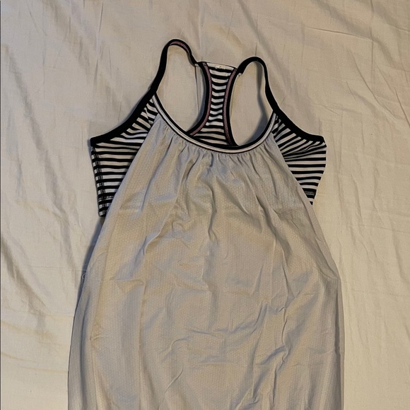 SOLD Lululemon No limits Tank size 6 - Picture 5 of 9